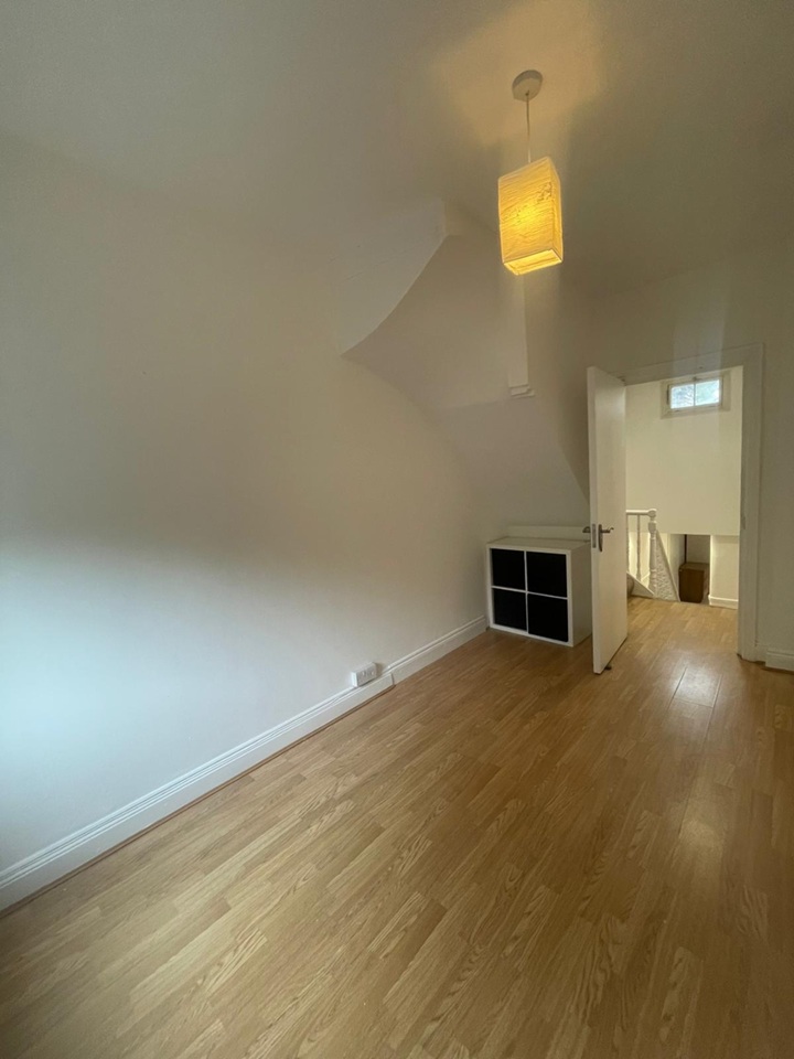 3 Bed Flat, Josephine Avenue, SW2 photo 5