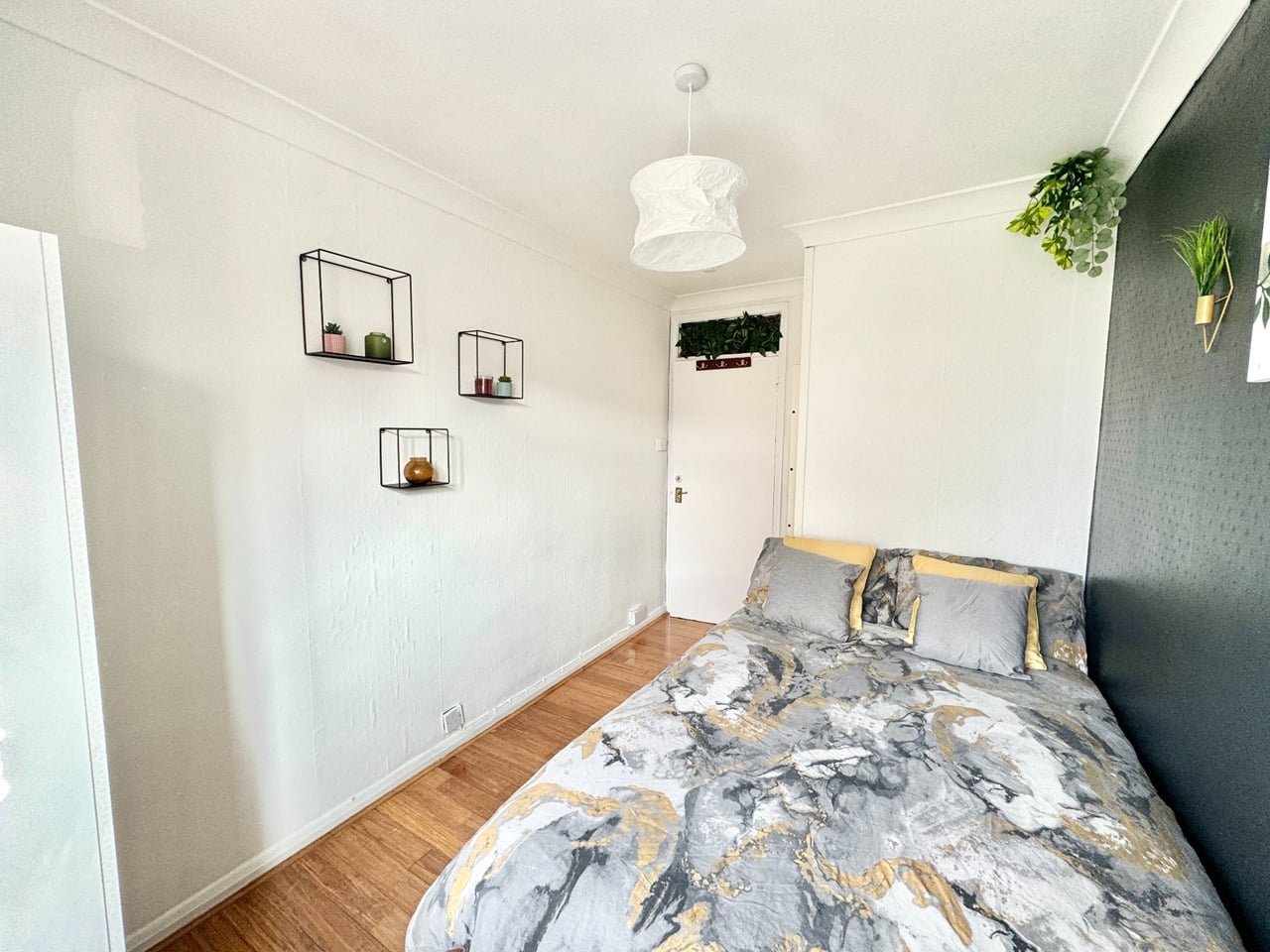 Room in a Shared Flat, St. Charles Square, W10 photo 3