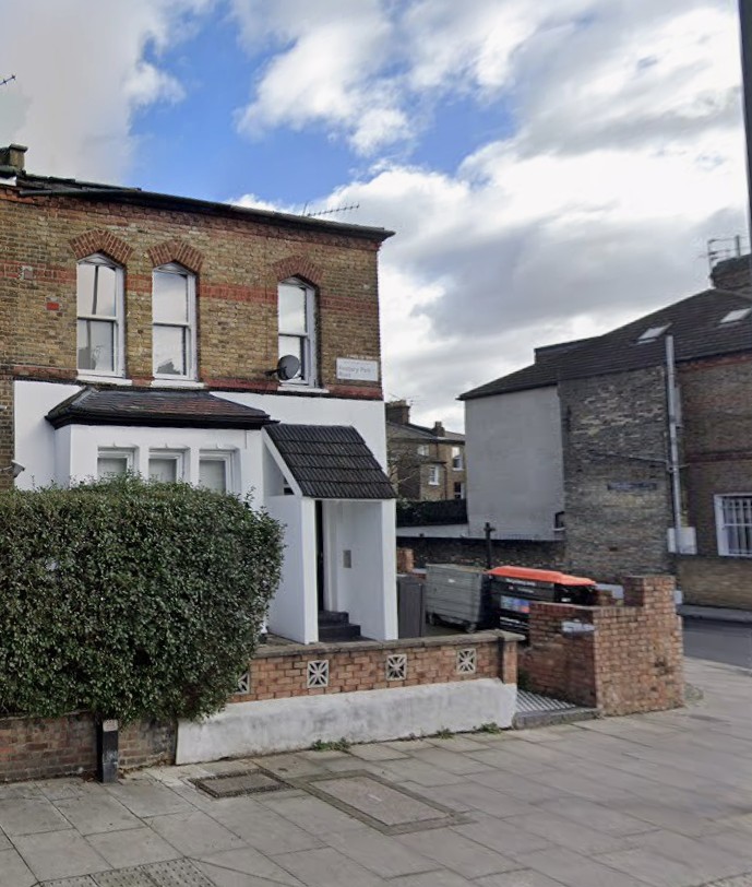 Studio Flat, Finsbury Park Road, N4