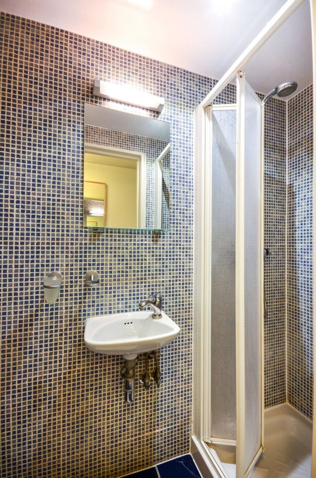 Studio Flat, Claverton St, SW1V photo 4