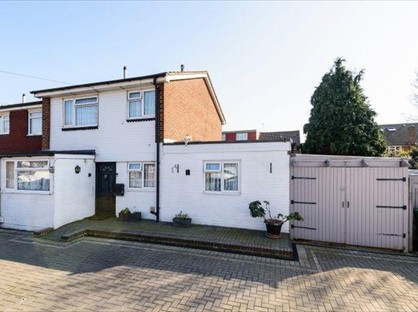 Studio Flat, Aintree Close, UB8