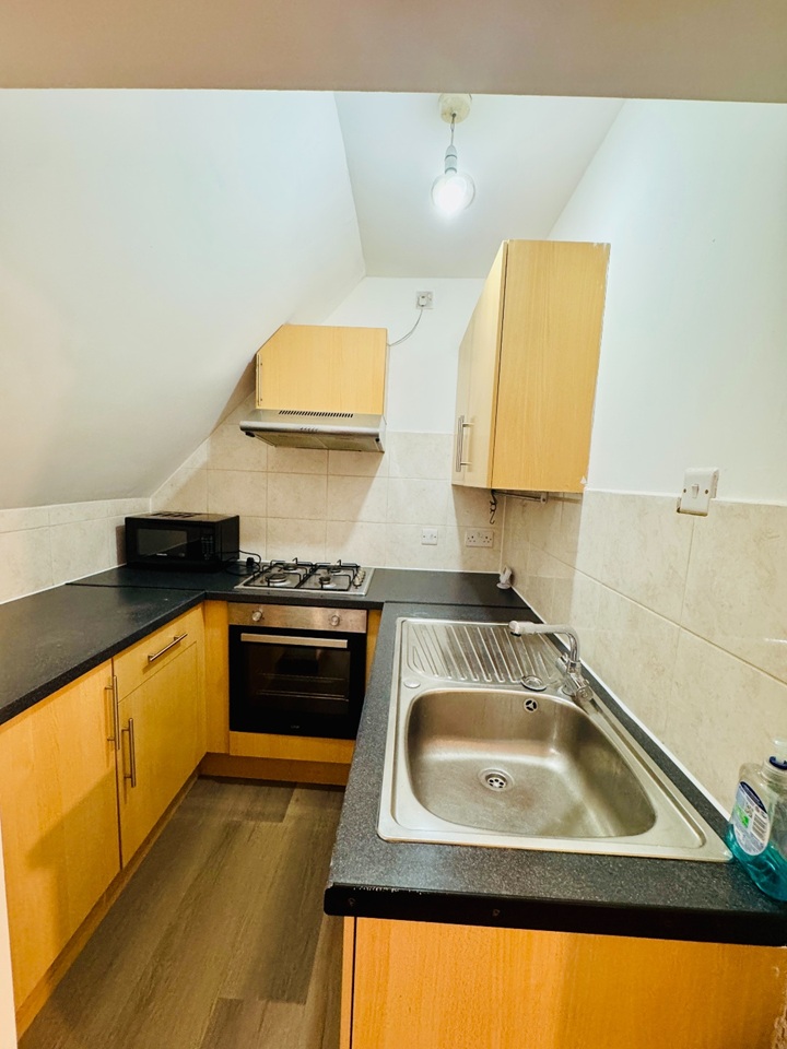 1 Bed Flat, Uxbridge Road, W12 photo 4