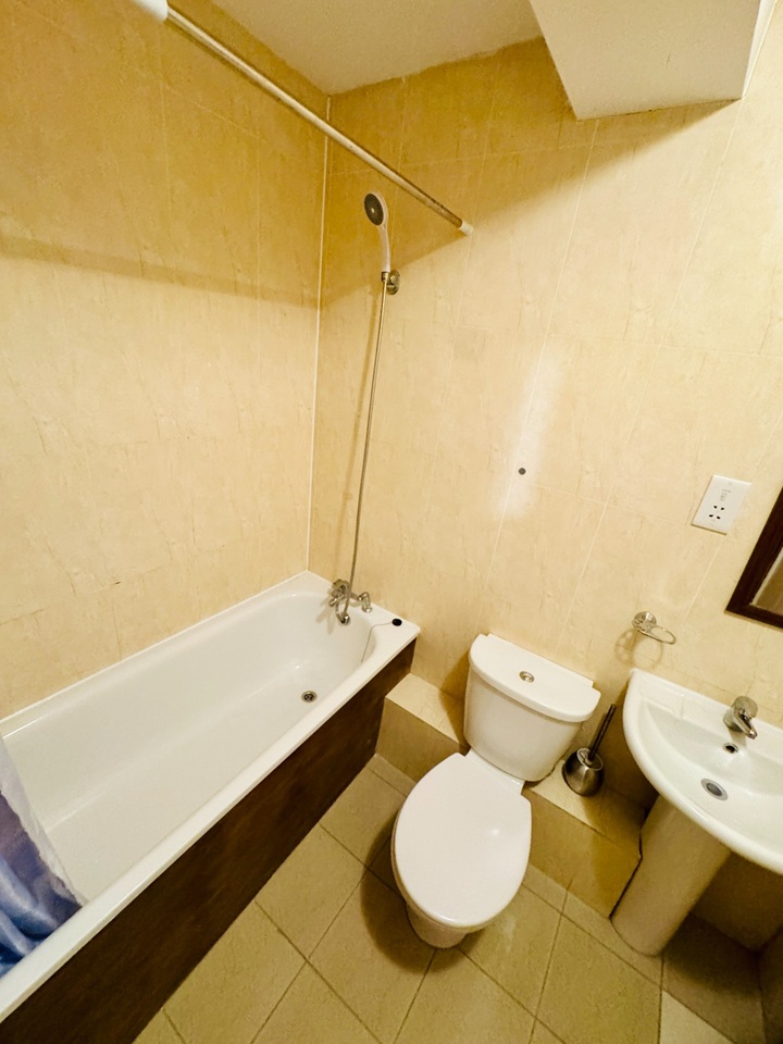 1 Bed Flat, Uxbridge Road, W12 photo 5