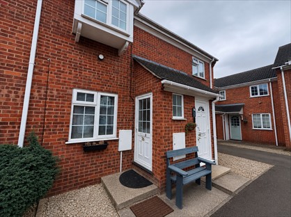 2 Bed Terraced House, Oak Close, SG19