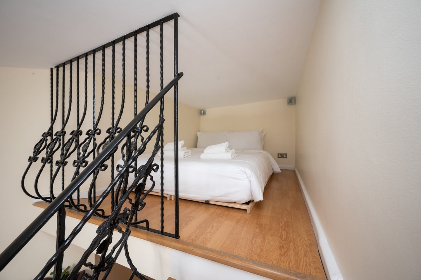 2 Bed Flat, Englands Lane, NW3 photo 4