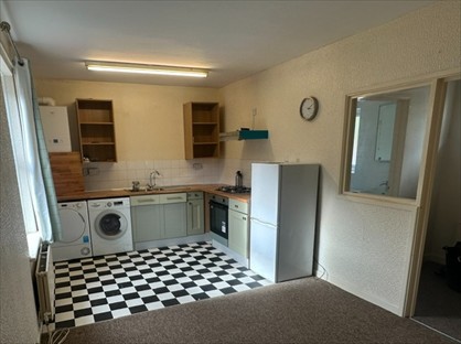 1 Bed Flat, Commercial Road, BA4
