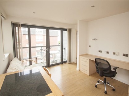 Studio Flat, Constantine St, PL4