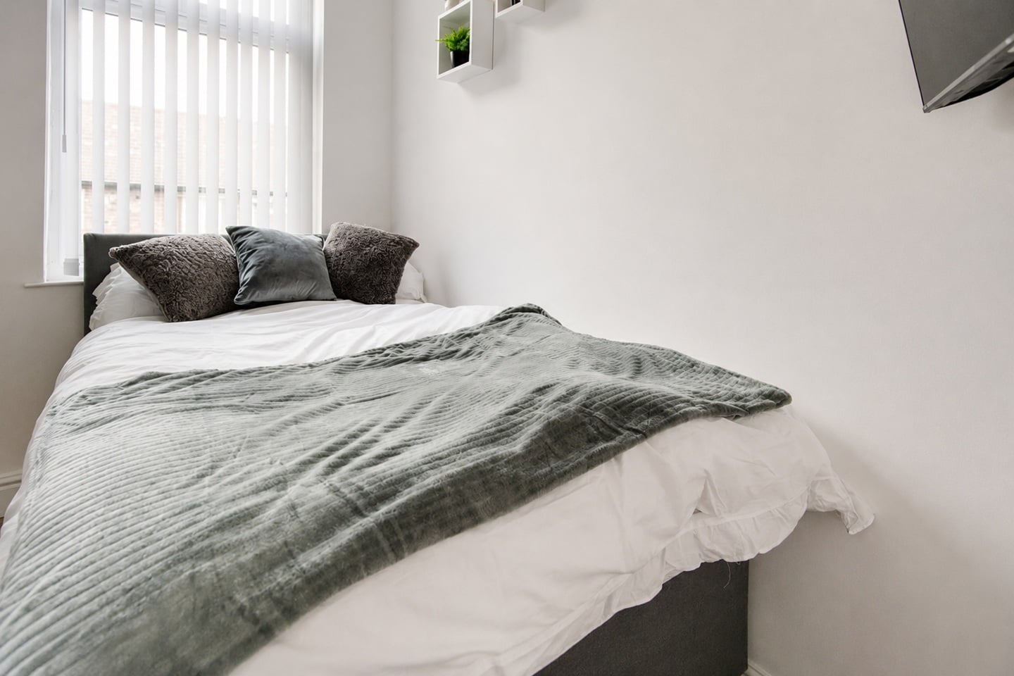 5 Bed Flat, Manningham Road, L4 photo 2