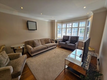 5 Bed Semi-Detached House, Wentworth Avenue, N3