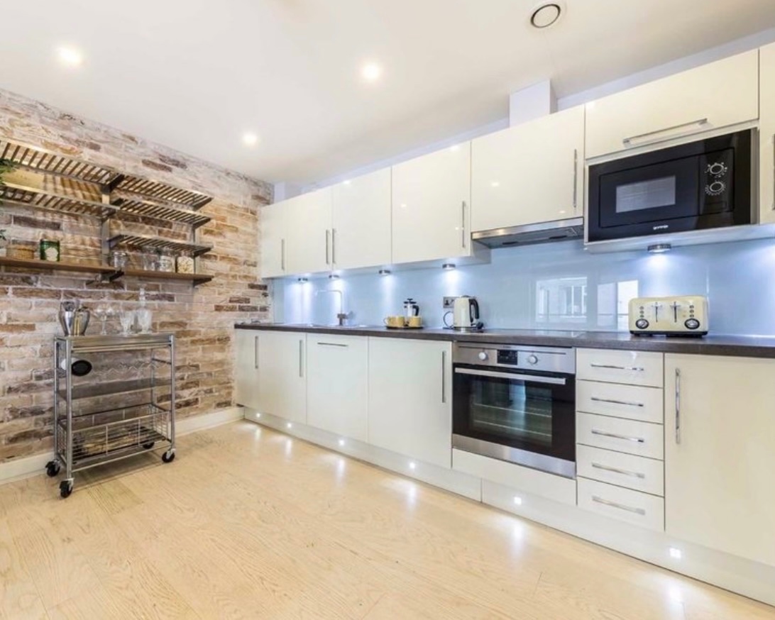 2 Bed Flat, Friend Street, EC1V photo 2