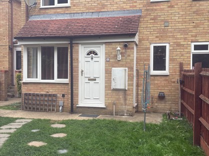 1 Bed Terraced House, The Lawns, HP1