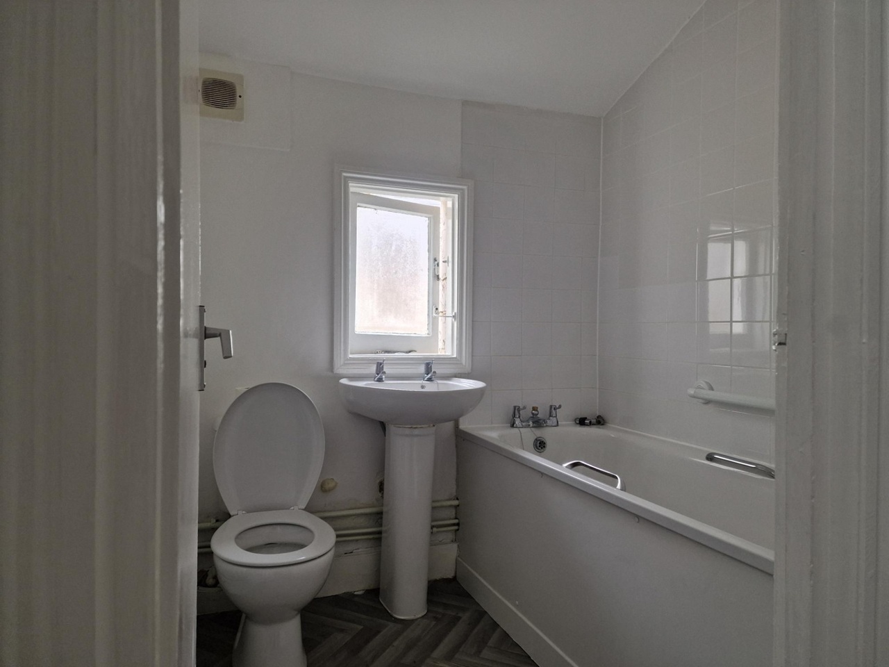 2 Bed Flat, London, SE22 photo 4