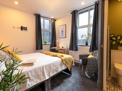 Room in a Shared House, Church St East, M26
