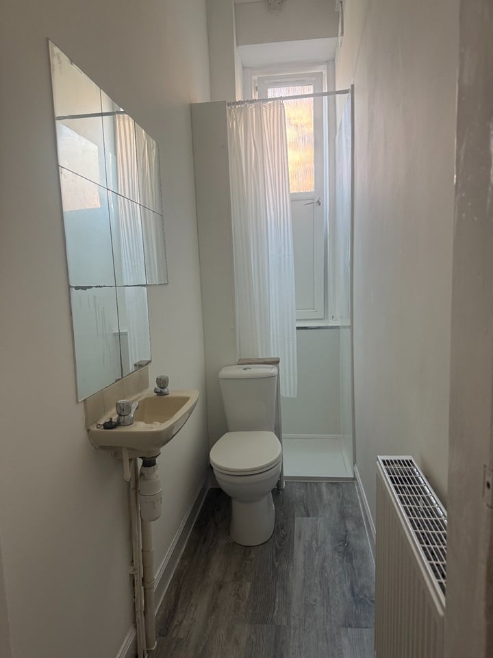 1 Bed Flat, Albion Terrace, EH7 photo 2