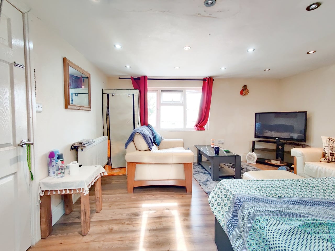2 Bed Flat, Martin Way, SW20