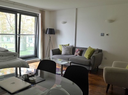 1 Bed Flat, New Providence Wharf, E14