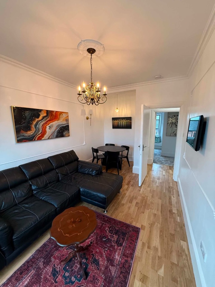 1 Bed Flat, Plean St, G14 photo 5