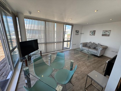 2 Bed Flat, Cross St, PO1