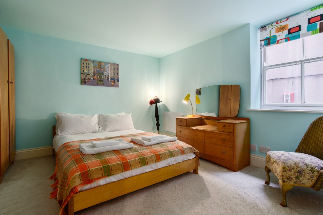 1 Bed Terraced House, Leonard Lane, BS1