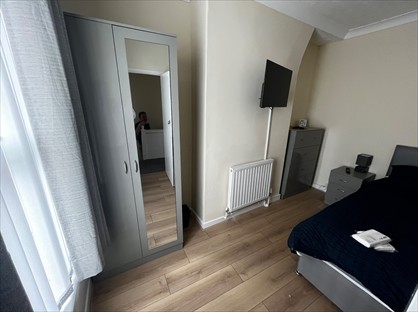 Room in a Shared House, Roxburgh St, L4