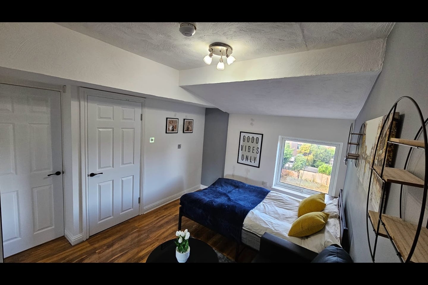 Studio Flat, Birch Polygon, M14 photo 4