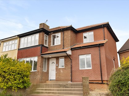 Studio Flat, Langley Avenue, HP3
