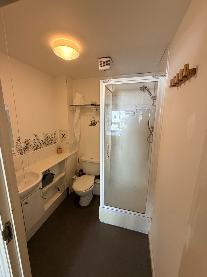 2 Bed Flat, Glasgow, G5 photo 5