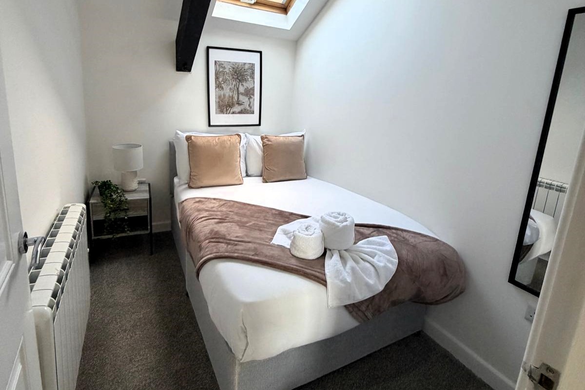 3 Bed Flat, Luton Grove, L4 photo 4