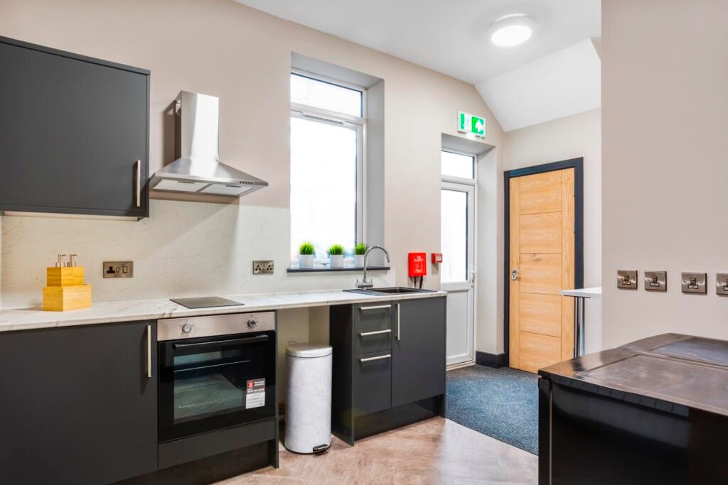 Studio Flat, King Alfred St, DE22 photo 3