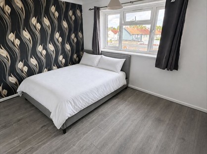 5 bed room for rent in Room in a Shared House, Town Barn Road, RH11