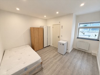 Studio Flat, Station Road, E4