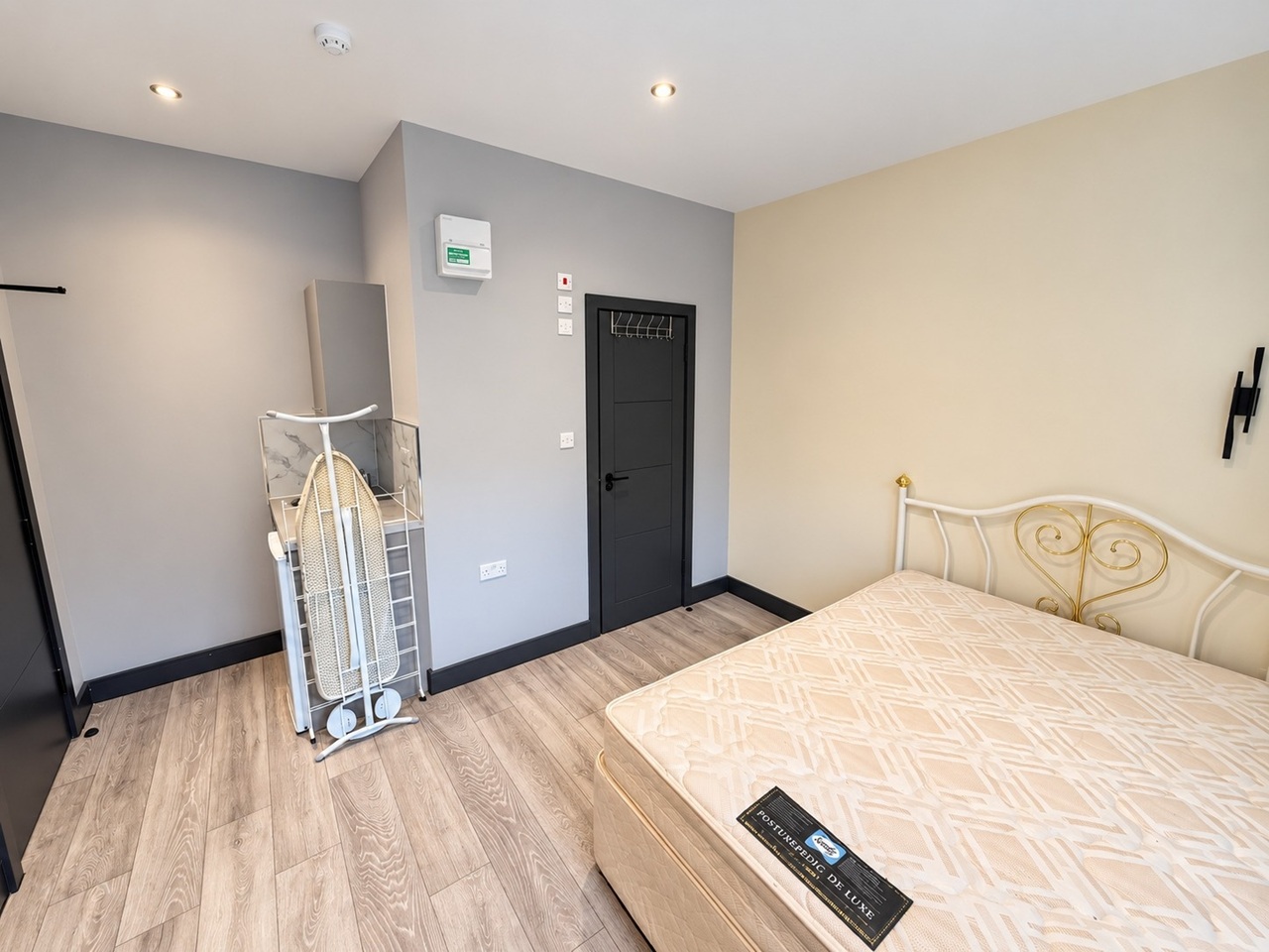 Studio Flat, Arthur Road, N7 photo 5