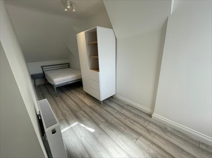 Room in a Shared House, Fortuna Grove, M19