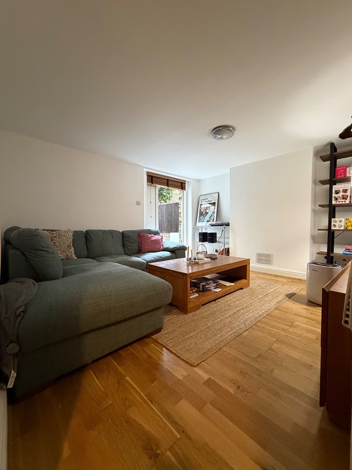2 Bed Flat, Monnery Road, N19 photo 3