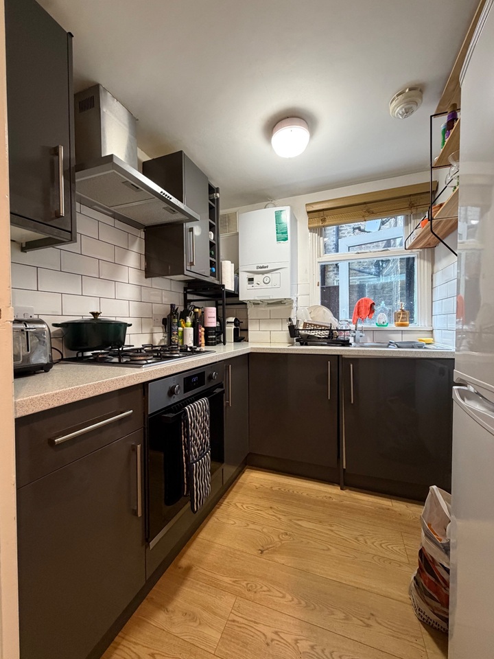 2 Bed Flat, Monnery Road, N19 photo 5