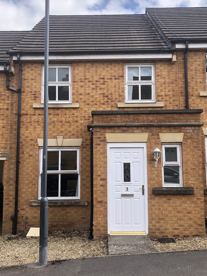 3 Bed End Terrace, Trellick Walk, BS16 photo 2