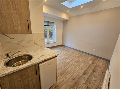 Studio Flat, Corkran Road, KT6