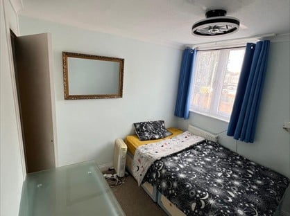 Room in a Shared House, Waverley Crescent, RM3
