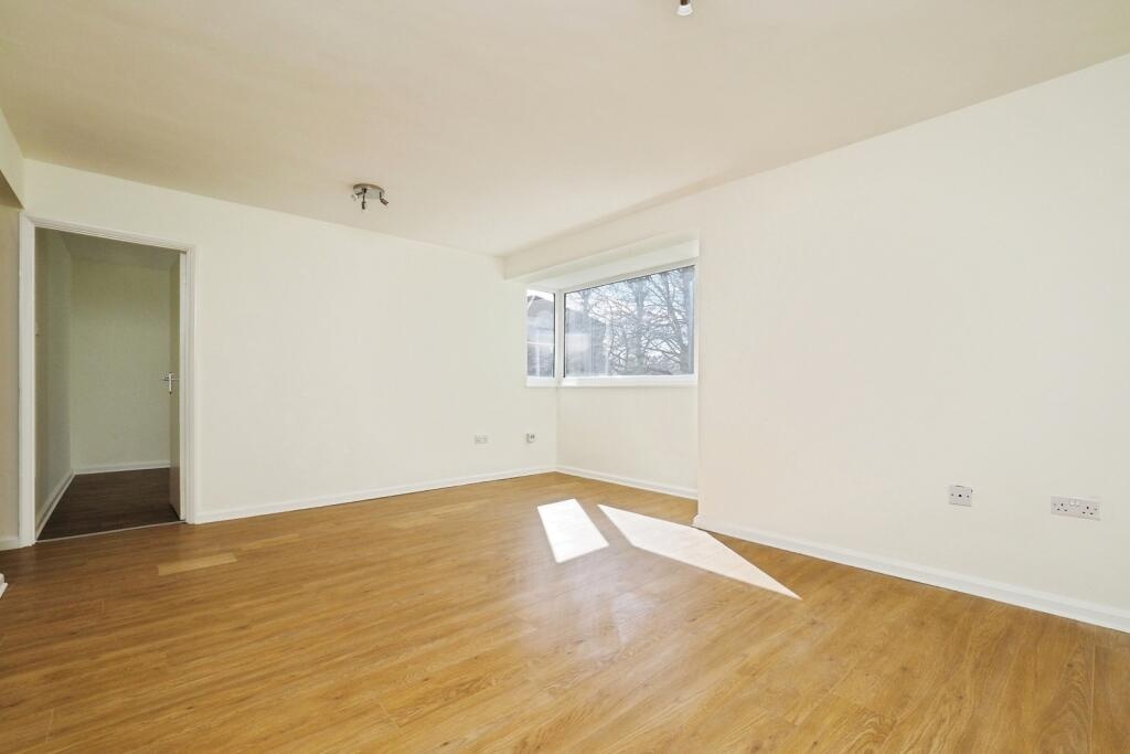 2 Bed Flat, Capitol Court, NG8 photo 2