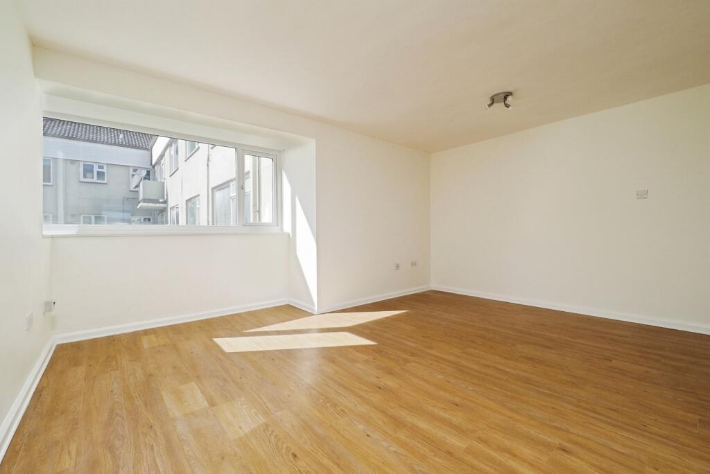 2 Bed Flat, Capitol Court, NG8 photo 3