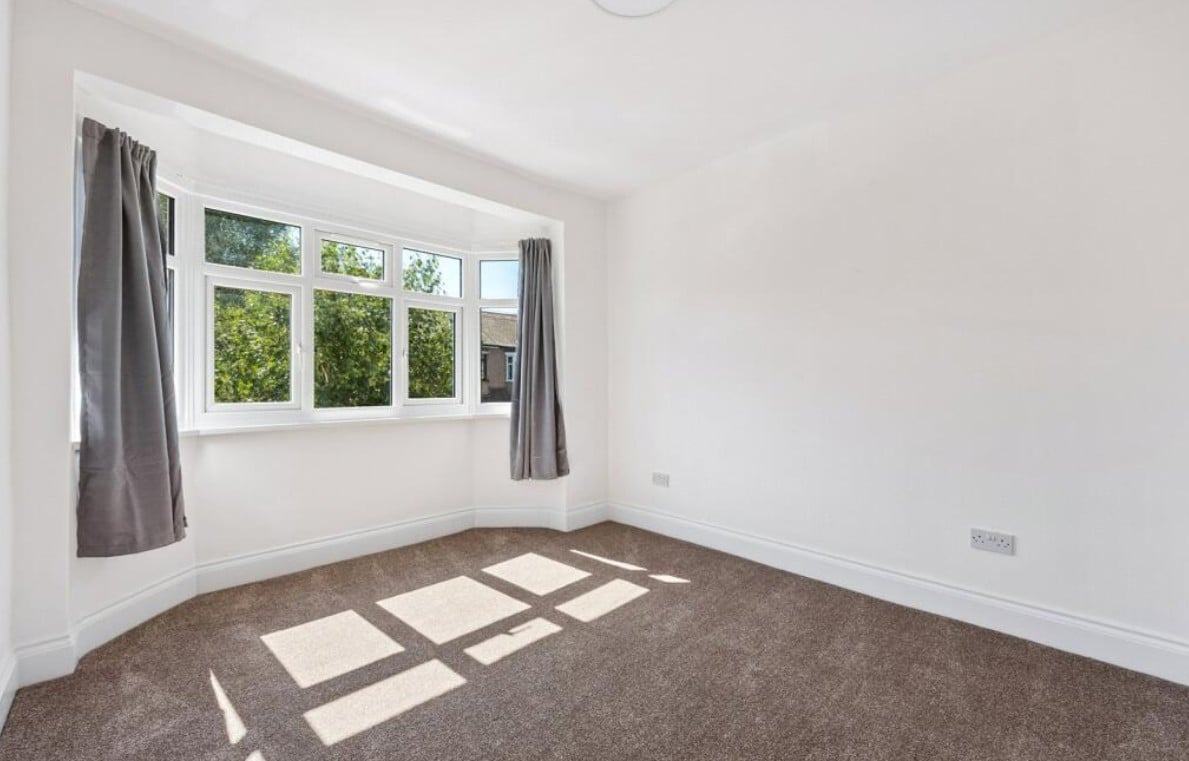 3 Bed Terraced House, Sedgeway, SE6