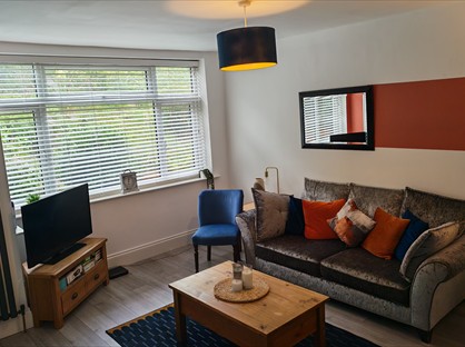 3 Bed Semi-Detached House, Hill Lane, M9