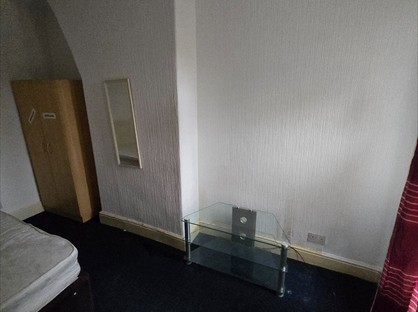 Room in a Shared House, Vale Top Avenue, M9