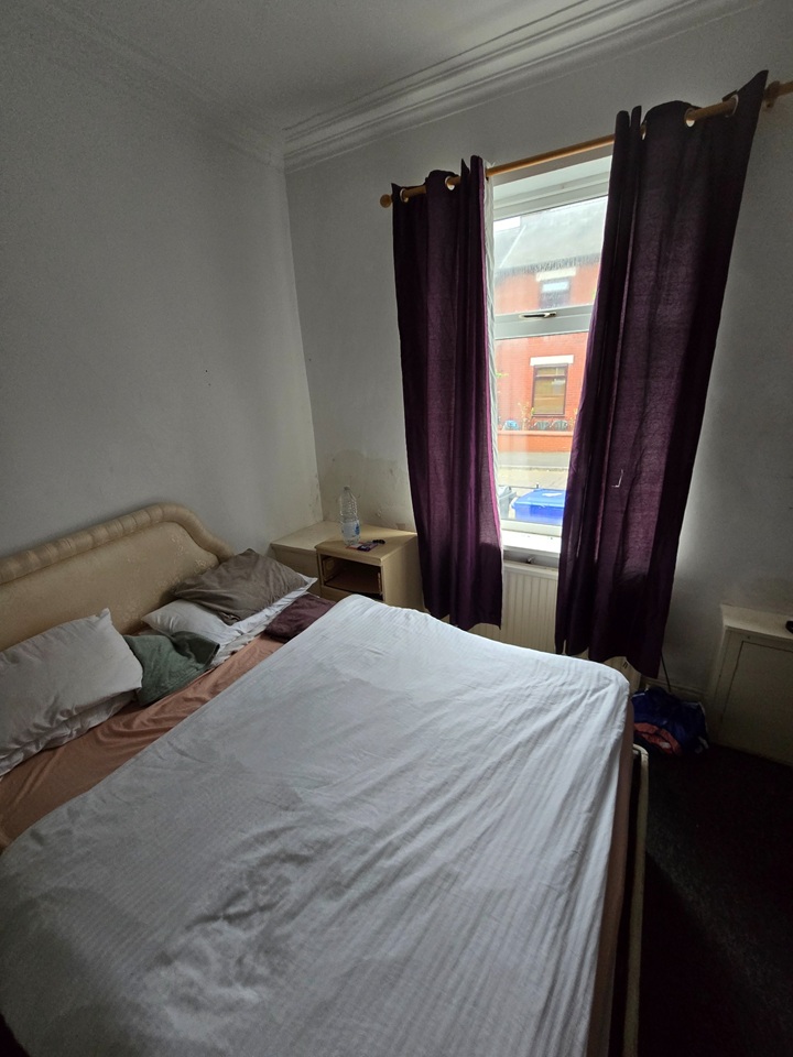 Room in a Shared House, Vale Top Avenue, M9