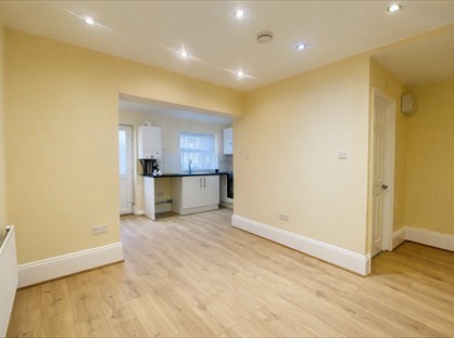 2 Bed Flat, Turners Hill, EN8