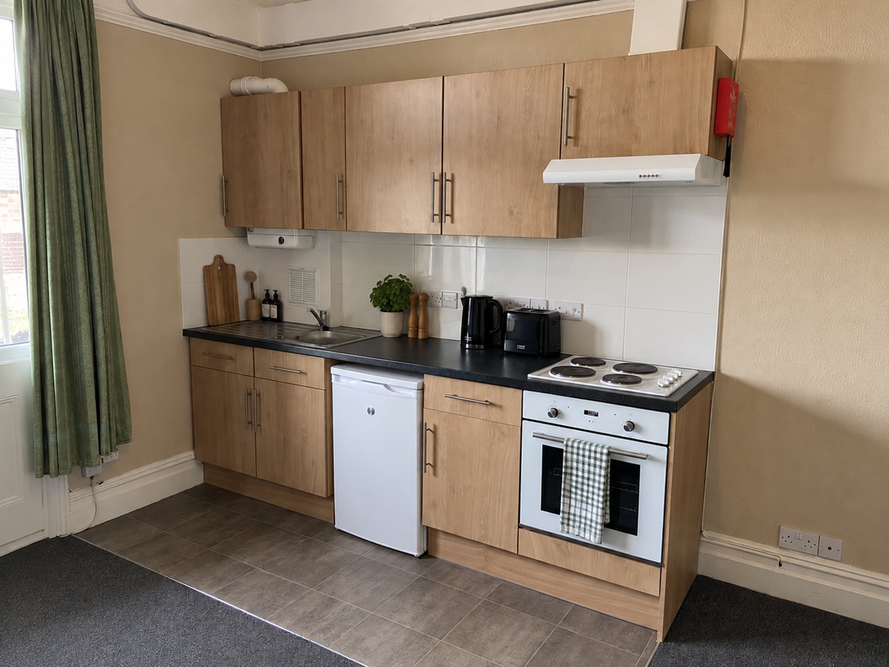 Studio Flat, Redland Road, BS6 photo 3