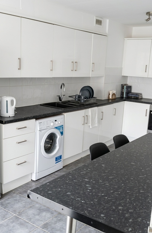 4 Bed Semi-Detached House, Burchell Road, SE15