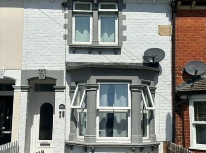 3 Bed Terraced House, Clarence Road, GU51