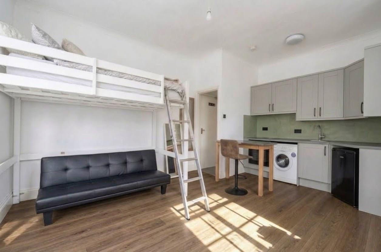 Studio Flat, West Hill St, BN1