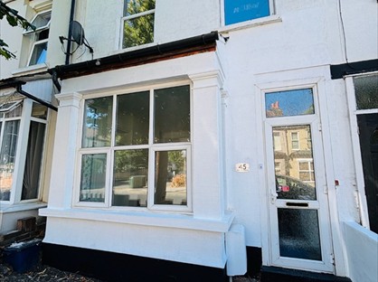 4 Bed Terraced House, Salisbury Avenue, SS0